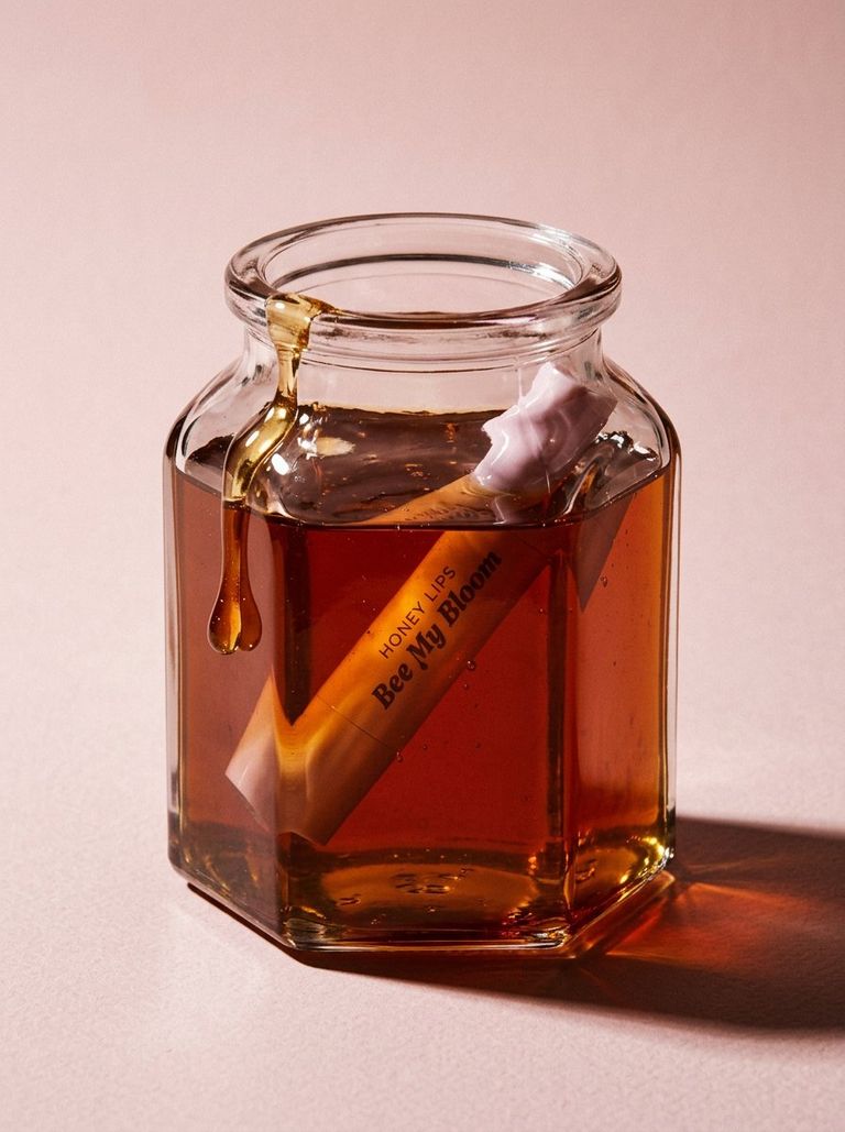 Honey Lips гланц, потопен в буркан с мед