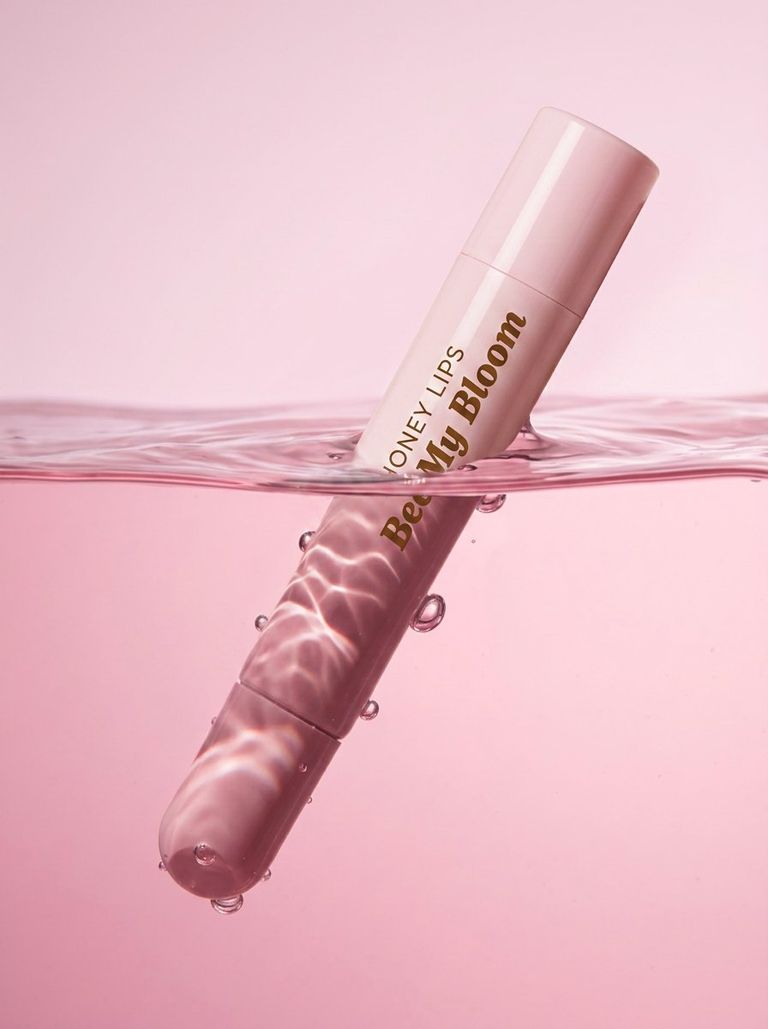 Ядлив гланц Bee My Bloom Honey Lips във вода